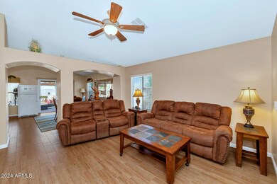 23109 W Arrow Dr-large-004-024-TOD0954-1