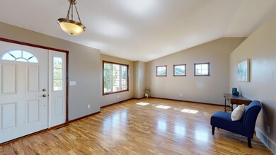 Entry/Living room
