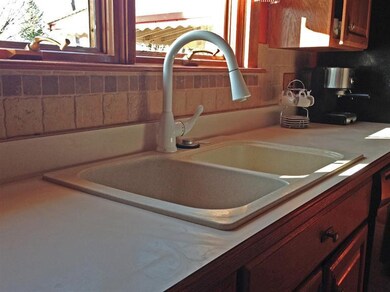 1422 Pine Valley Blvd, Ann Arbor, MI 48104 - photo 4