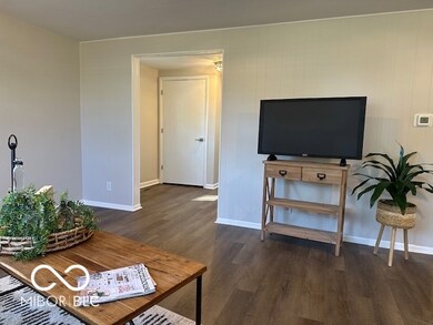 5044 S Vine St, Columbus, IN 47201 - photo 4