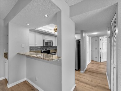 KItchen / Breakfast Bar
