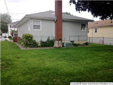 60 Roswell Ave, Staten Island, NY 10314 - photo 4