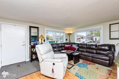 Living Room 20190515-DW-41825-SMALL