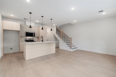 1031 North Ln unit B, Houston, TX 77088 - photo 4