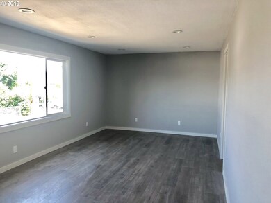 716 E 15th St, the Dalles, OR 97058 - photo 5