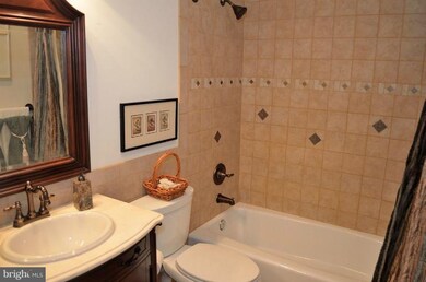 5808 Falls Gate Ct, Falls Church, VA 22041 - photo 3