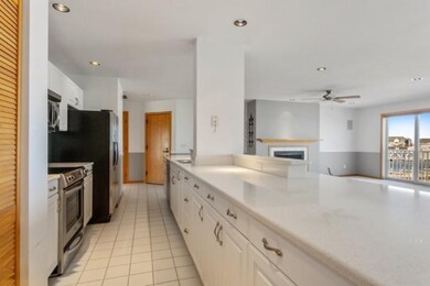 05_300OselkaDr_Unit364_177001_Kitchen_Lo