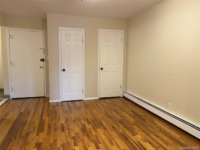 410 Jericho Turnpike unit 2B, New Hyde Park, NY 11040 - photo 3