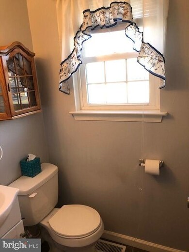 407 Acorn St, Lansdale, PA 19446 - photo 6