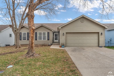 528 Durham Ct, Lawrence, KS 66049 - photo 2