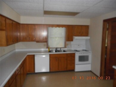 1405 N Walnut St, Muncie, IN 47303 - photo 6