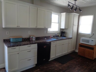 hollywood kitchen 2