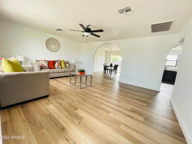 4037 N 77th Dr, Phoenix, AZ 85033 - photo 2