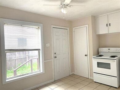 611 W Acheson St, Denison, TX 75020 - photo 4