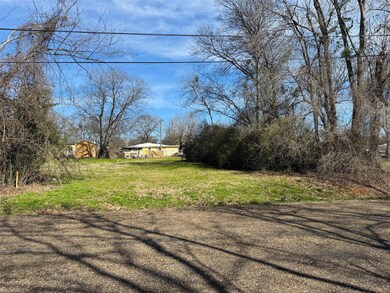View of yard with an outdoor structure