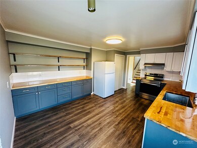 1033 3rd St, Cosmopolis, WA 98537 - photo 2