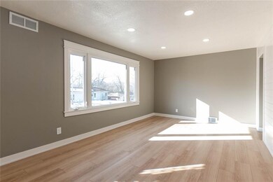 7711 SW 11th St, Des Moines, IA 50315 - photo 4