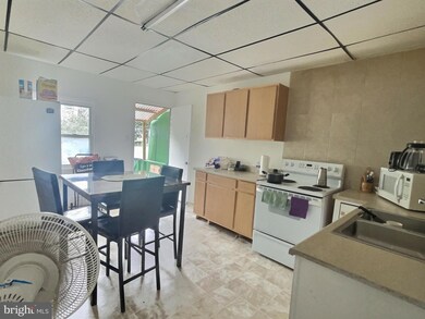 717 N 9th St, Reading, PA 19604 - photo 6