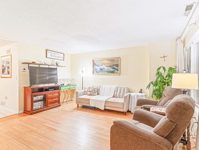 945 Riverside Dr unit 2A, Methuen, MA 01844 - photo 3