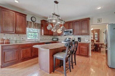 Kitchen w/Center Island