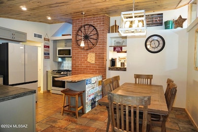 323 N Flynn Jans Ct, Pearce, AZ 85625 - photo 2