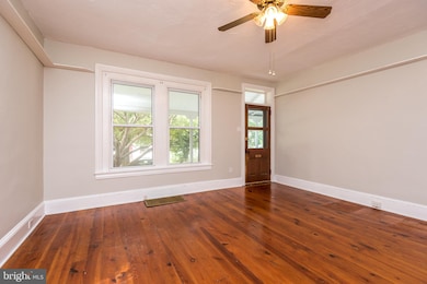 521 E Montgomery Ave unit B, North Wales, PA 19454 - photo 3