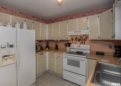 3204 W 65th St, Davenport, IA 52806 - photo 7