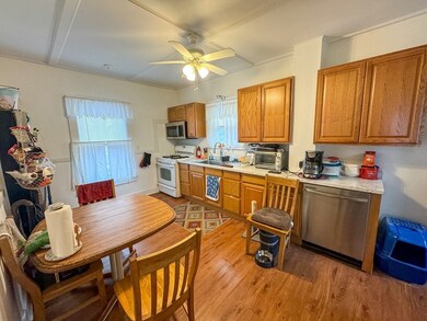 72 Clarendon Ave, Lynn, MA 01902 - photo 2