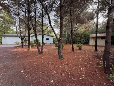 87987 Woodlands Dr, Florence, OR 97439 - photo 3