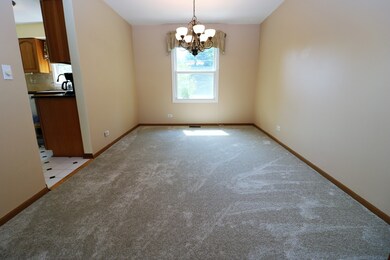 613 Sandpiper Ct, Algonquin, IL 60102 - photo 7