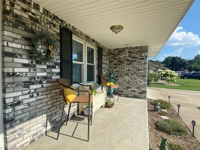 1078 Dutchman Ln, Seymour, IN 47274 - photo 3