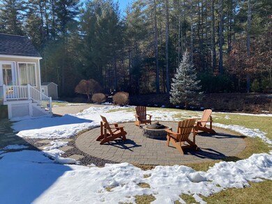 19 Pilgrim Cir, Nashua, NH 03063 - photo 3