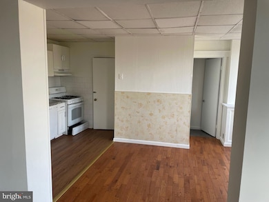 542 E State St, Trenton, NJ 08609 - photo 3