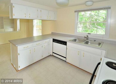 7619 Fallswood Way, Lorton, VA 22079 - photo 6