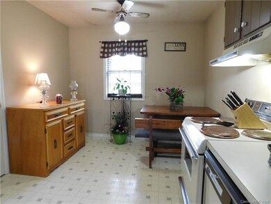 349 N Kelly St unit 349, Statesville, NC 28677 - photo 3