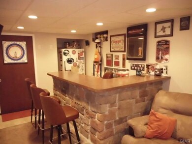 1048 N 10th St, Whitehall, PA 18052 - photo 3