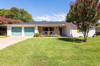 616 Woodside Dr, Hurst, TX 76053 - photo 2