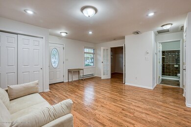 162 Parkway Dr Unit B Freehold-large-003