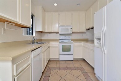 215 Camlau Dr unit F, Chula Vista, CA 91911 - photo 2