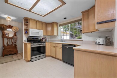 1685 SE Virginia Rd, Bend, OR 97702 - photo 2