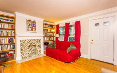 Living Room/built in bookcases