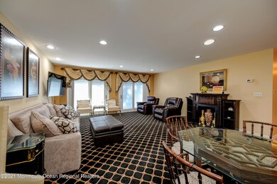 06-Dining Area into Living Area