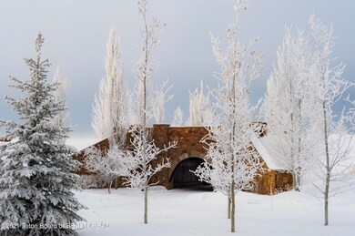 915 Mountain Bluebird Ct, Driggs, ID 83422 - photo 2