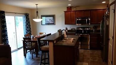 5106 Luke St, Cedar Falls, IA 50613 - photo 2