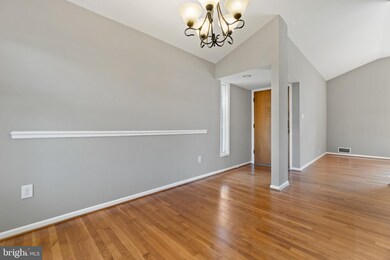 8336 Carnegie Dr, Vienna, VA 22180 - photo 6