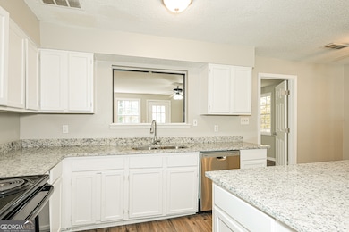 5295 Kelleys Mill Cir, Stone Mountain, GA 30088 - photo 6