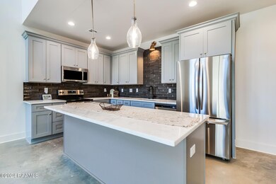 6-web-or-mls-512 Highland Oaks Ln-5