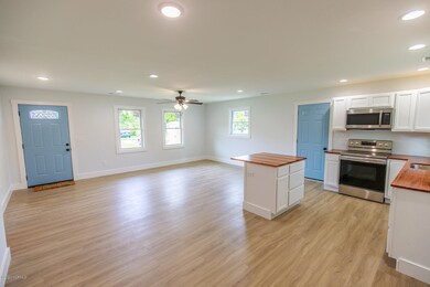 129 Whitman Ave-5