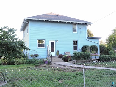 820 E 3rd St, Dell Rapids, SD 57022 - photo 7