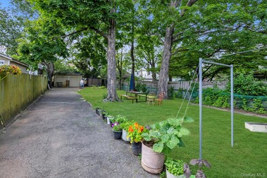 4360 Auburndale Ln, Flushing, NY 11358 - photo 3